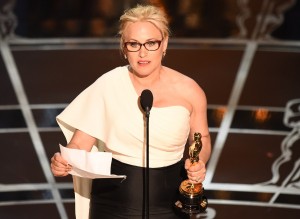 TOPSHOTS Winner for Best Supporting Actress Patricia Arquette accepts her award on stage at the 87th Oscars February 22, 2015 in Hollywood, California. AFP PHOTO / Robyn BECKROBYN BECK/AFP/Getty Images ORG XMIT: 534122237 ORIG FILE ID: 538208724